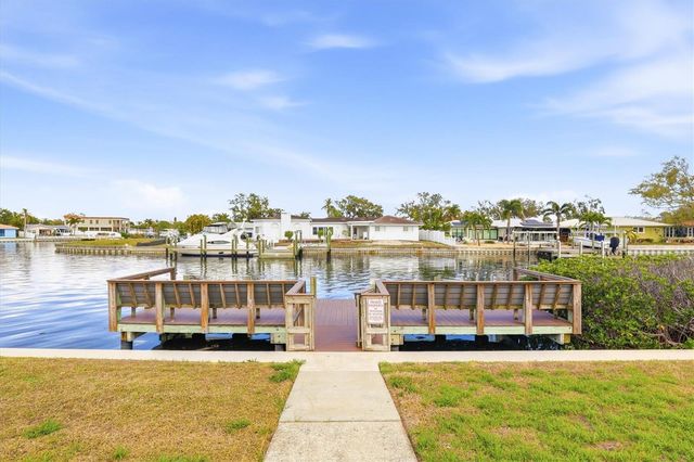 6537 CAPE HATTERAS WAY NE 4, St Petersburg, FL 33702