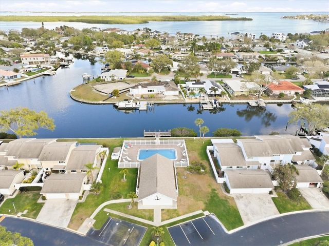 6537 CAPE HATTERAS WAY NE 4, St Petersburg, FL 33702