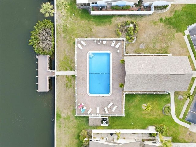 6537 CAPE HATTERAS WAY NE 4, St Petersburg, FL 33702