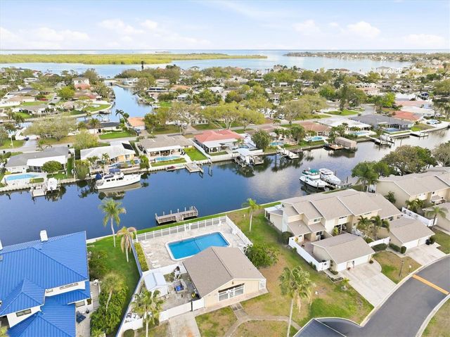 6537 CAPE HATTERAS WAY NE 4, St Petersburg, FL 33702