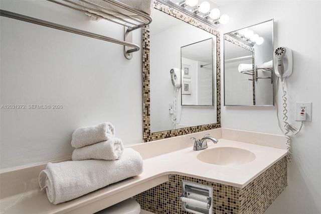19201 Collins Avenue 104, Sunny Isles Beach, FL 33160