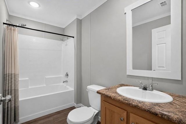 10 Oakwood Drive, Huntsville, TX 77320