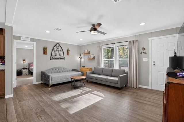 10 Oakwood Drive, Huntsville, TX 77320