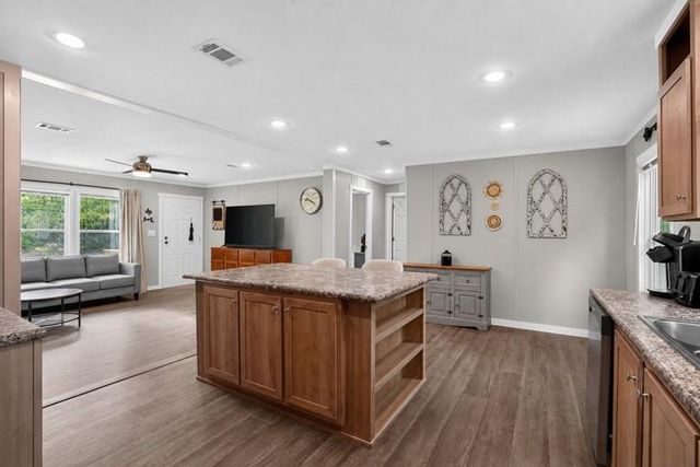 10 Oakwood Drive, Huntsville, TX 77320