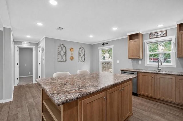 10 Oakwood Drive, Huntsville, TX 77320