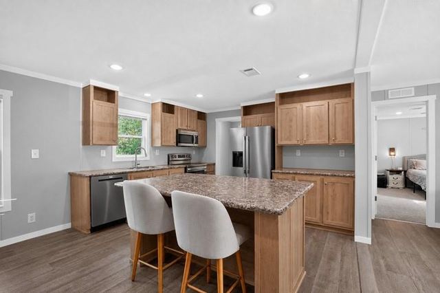 10 Oakwood Drive, Huntsville, TX 77320