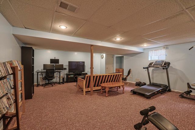 830 Hawk Lane, Carol Stream, IL 60188