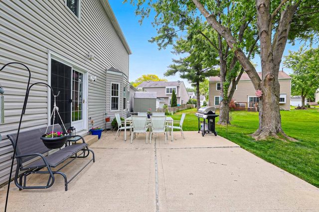 830 Hawk Lane, Carol Stream, IL 60188