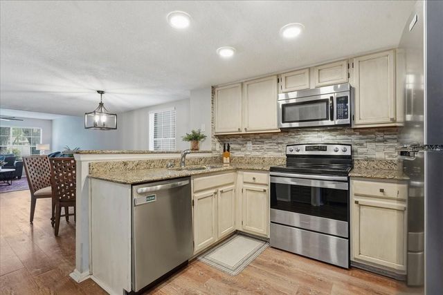 2120 FLETCHERS POINT CIRCLE, Tampa, FL 33613