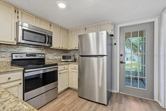 2120 FLETCHERS POINT CIRCLE, Tampa, FL 33613