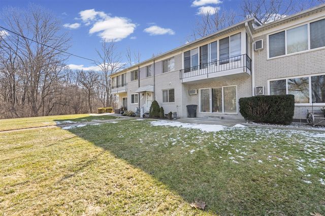 5955 Alan Drive 61, Brighton, MI 48116