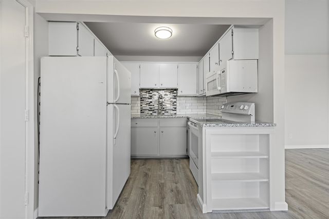 5955 Alan Drive 61, Brighton, MI 48116