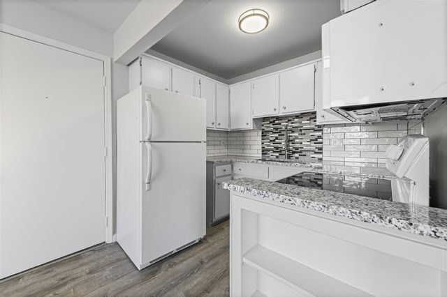 5955 Alan Drive 61, Brighton, MI 48116