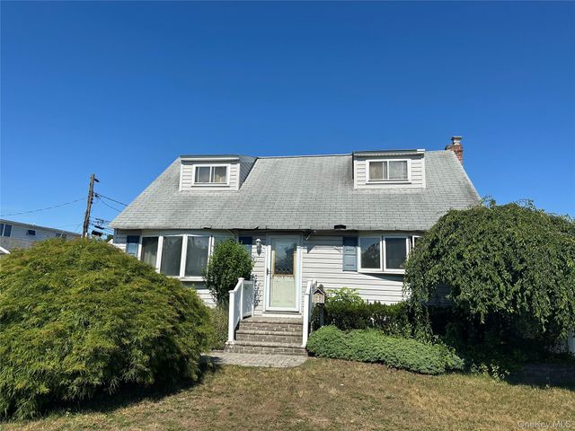 4 Rosemary Drive, Massapequa, NY 11758