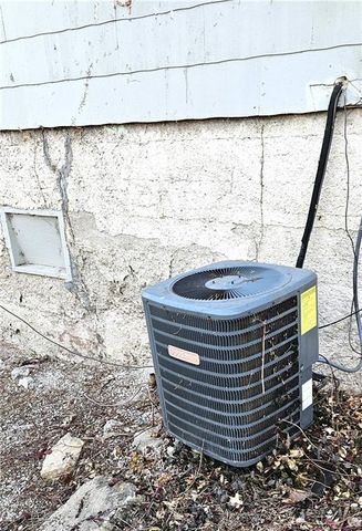 4285 E 61st Street, Kansas City, MO 64130