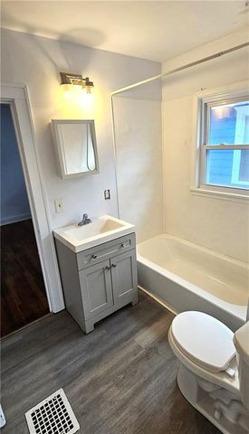 4285 E 61st Street, Kansas City, MO 64130