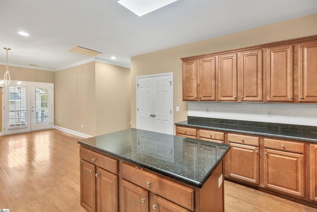 27 Hillsborough Drive, Anderson, SC 29621