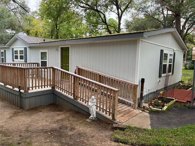 134 Grissom Drive, Gun Barrel City, TX 75156