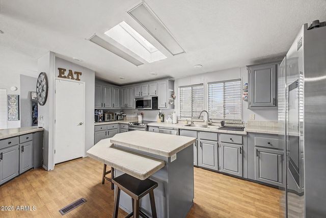 41300 N RABBIT BRUSH Trail, San Tan Valley, AZ 85140