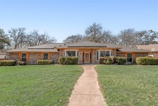 1301 Ranch Valley Drive, Desoto, TX 75115