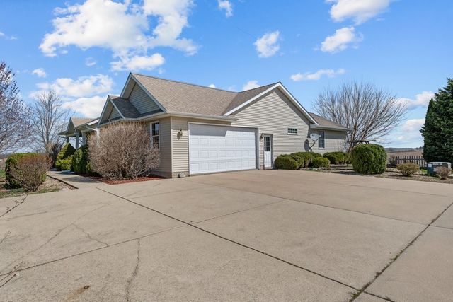 6805 256th Street N, Port Byron, IL 61275