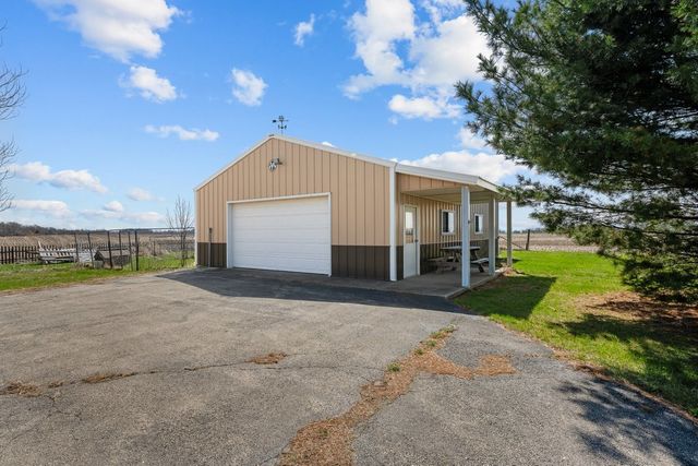 6805 256th Street N, Port Byron, IL 61275