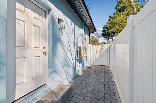 8118 N BROOKS STREET, Tampa, FL 33604