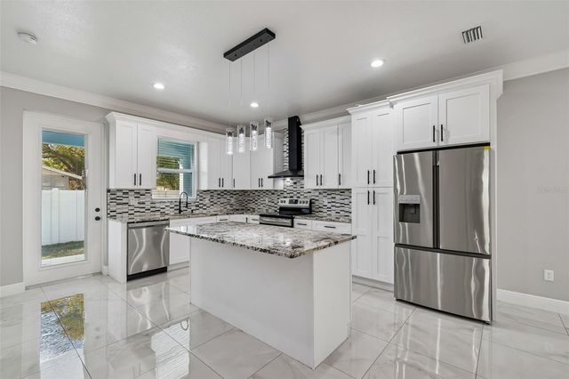 8118 N BROOKS STREET, Tampa, FL 33604