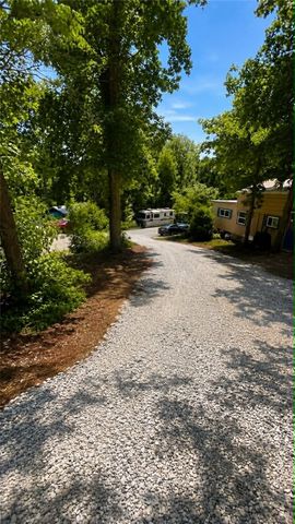 404 & 406 Kinston Loop Drive, Westminster, SC 29693