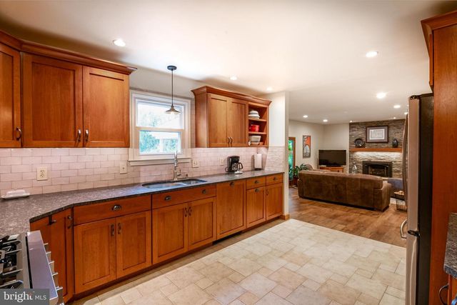 198 GENESIS DR, Blandon, PA 19510