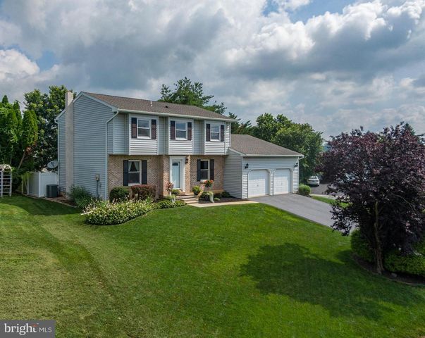 198 GENESIS DR, Blandon, PA 19510