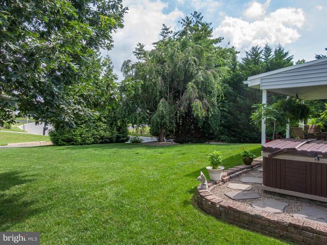 198 GENESIS DR, Blandon, PA 19510