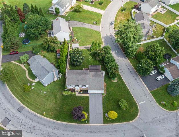 198 GENESIS DR, Blandon, PA 19510