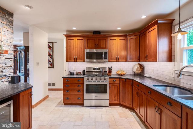 198 GENESIS DR, Blandon, PA 19510