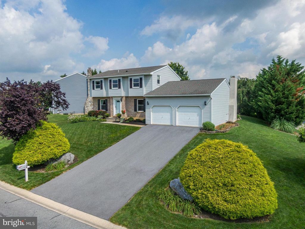 198 GENESIS DR, Blandon, PA 19510