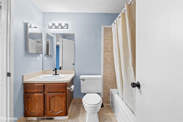16880 Kingsbrooke Drive, Clinton Twp, MI 48038