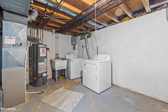 16880 Kingsbrooke Drive, Clinton Twp, MI 48038