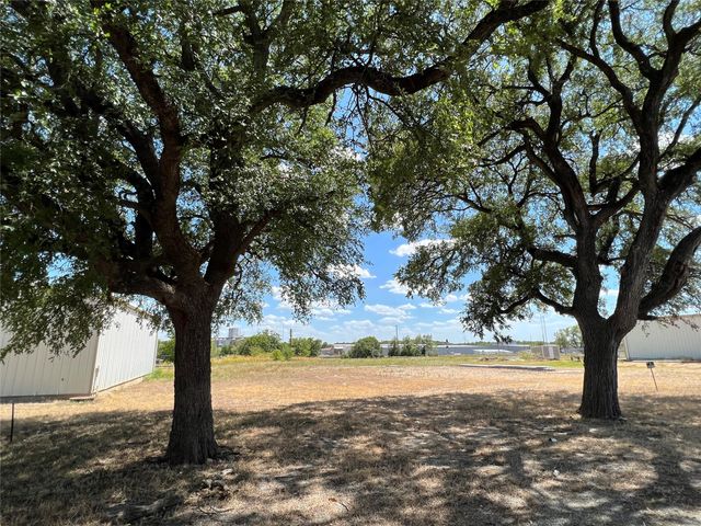 408 E 2nd ST, Taylor, TX 76574