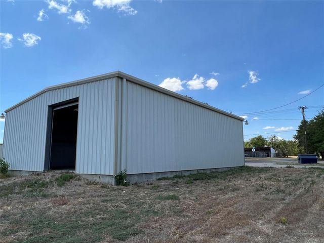 408 E 2nd ST, Taylor, TX 76574