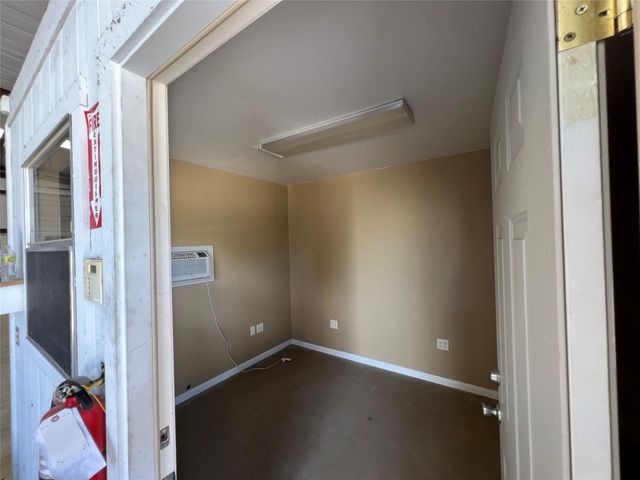 408 E 2nd ST, Taylor, TX 76574