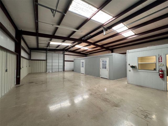 408 E 2nd ST, Taylor, TX 76574
