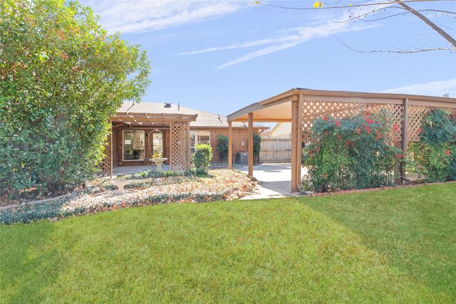 2409 Aquaduct Drive, Bedford, TX 76022