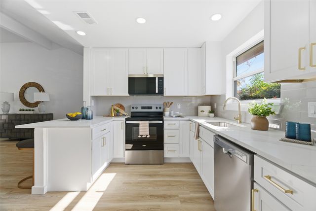 2409 Aquaduct Drive, Bedford, TX 76022