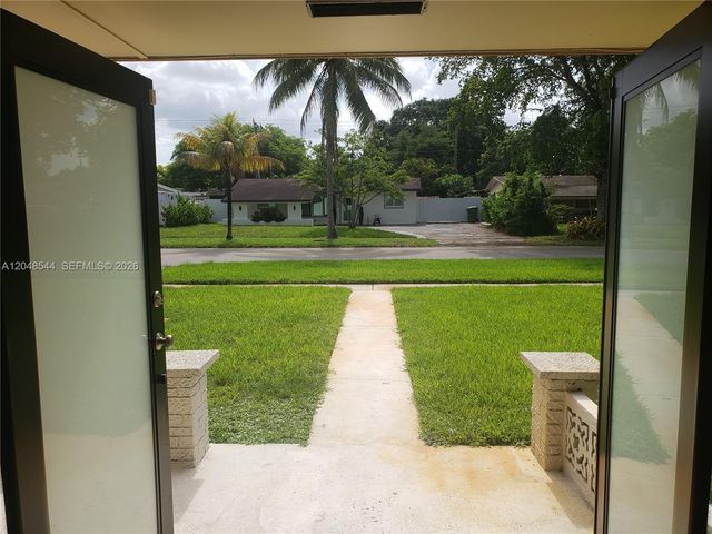 510 SW 70th Avenue, Pembroke Pines, FL 33023