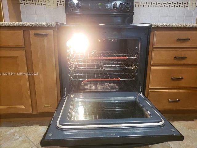 510 SW 70th Avenue, Pembroke Pines, FL 33023
