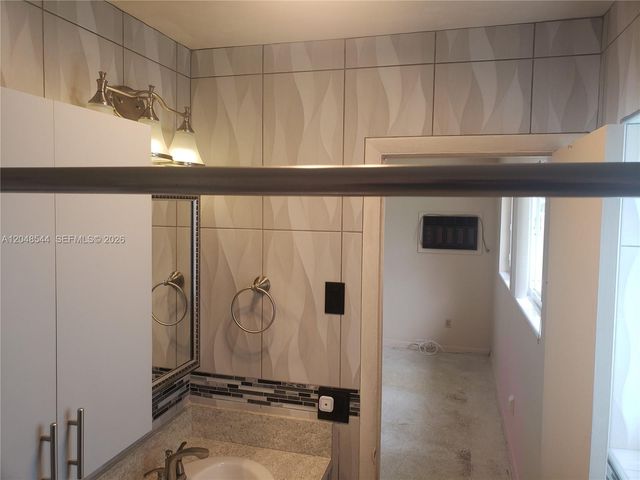 510 SW 70th Avenue, Pembroke Pines, FL 33023