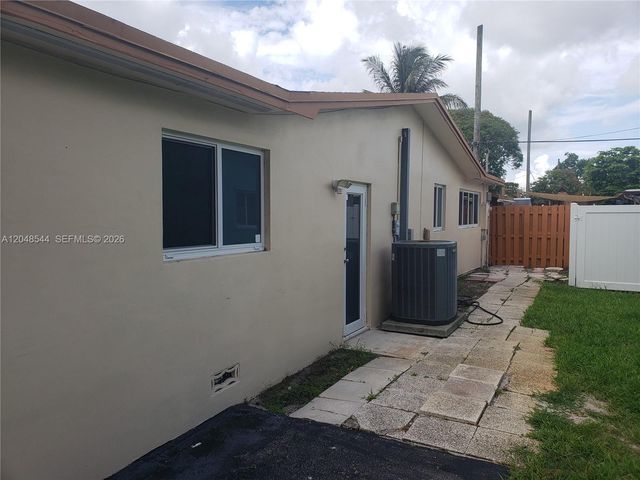 510 SW 70th Avenue, Pembroke Pines, FL 33023