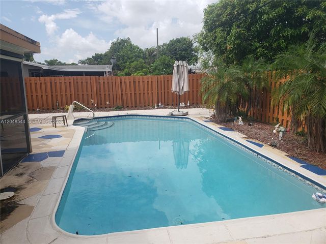 510 SW 70th Avenue, Pembroke Pines, FL 33023