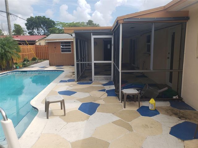 510 SW 70th Avenue, Pembroke Pines, FL 33023