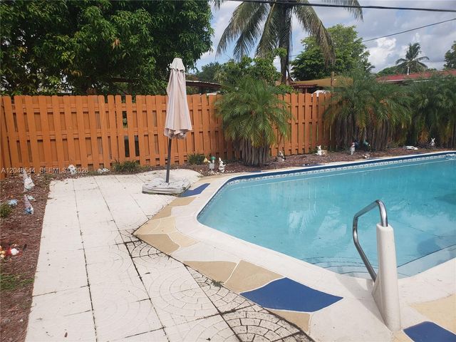 510 SW 70th Avenue, Pembroke Pines, FL 33023